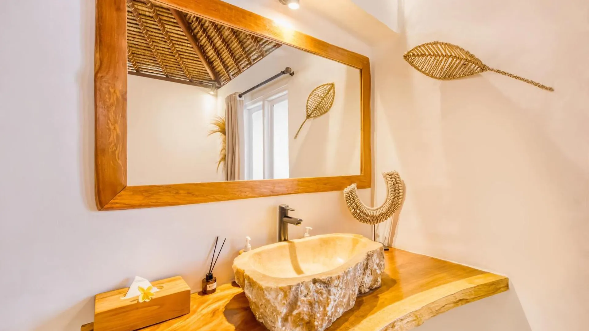 Villa Barcelona - Private 5 Bdr Villa In Seminyak, Best Location, Large Pool & Garden Indonesia
