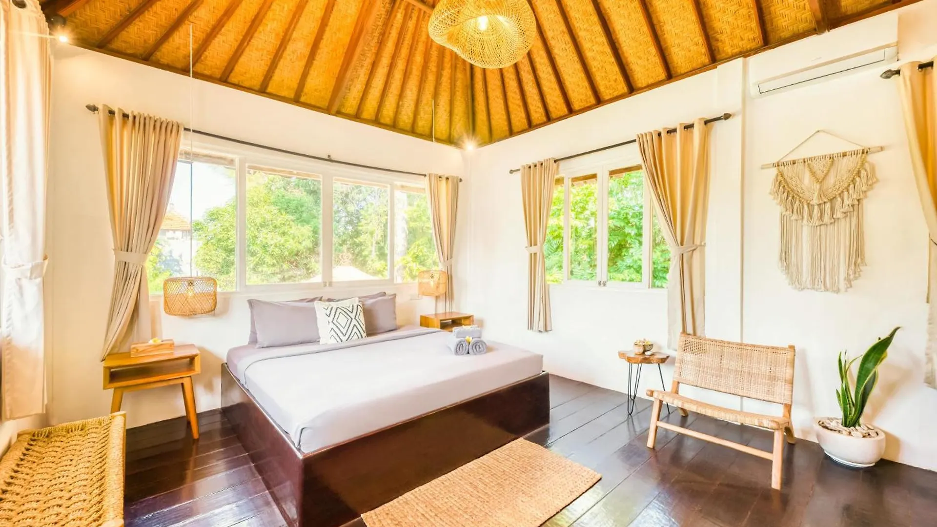 Villa Barcelona - Private 5 Bdr Villa In Seminyak, Best Location, Large Pool & Garden 0*, Seminyak (Bali)