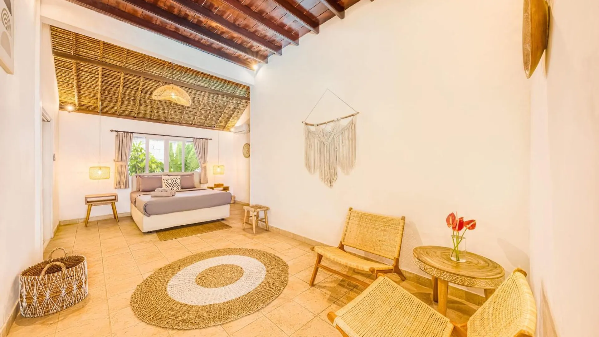 Villa Barcelona - Private 5 Bdr Villa In Seminyak, Best Location, Large Pool & Garden