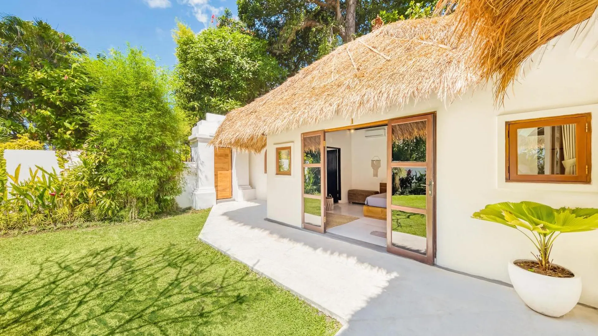 Villa Barcelona - Private 5 Bdr Villa In Seminyak, Best Location, Large Pool & Garden Indonesia