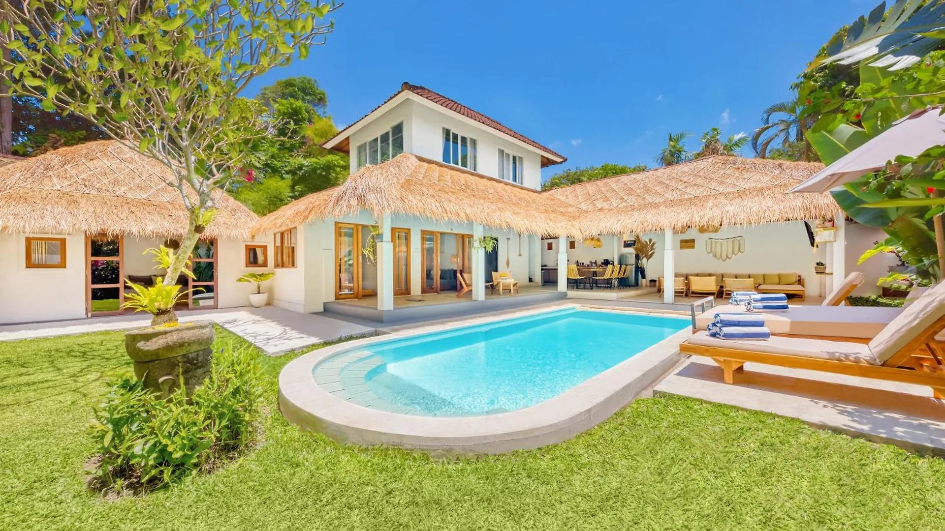 Villa Barcelona - Private 5 Bdr Villa In Seminyak, Best Location, Large Pool & Garden location