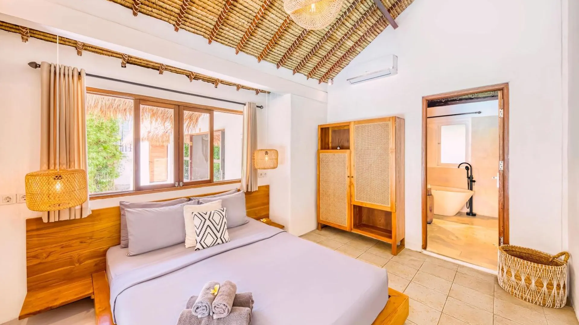 Villa Barcelona - Private 5 Bdr Villa In Seminyak, Best Location, Large Pool & Garden  Seminyak (Bali)