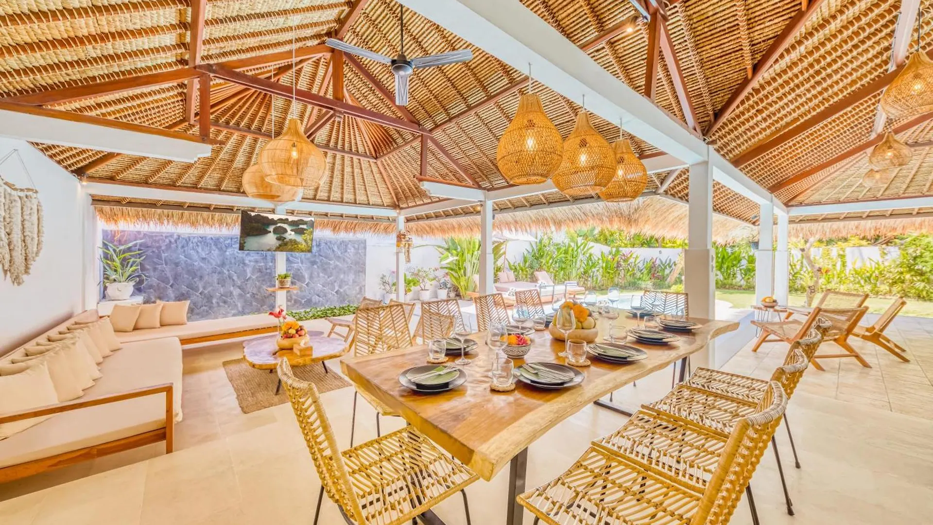Villa Barcelona - Private 5 Bdr Villa In Seminyak, Best Location, Large Pool & Garden 0*, Seminyak (Bali)