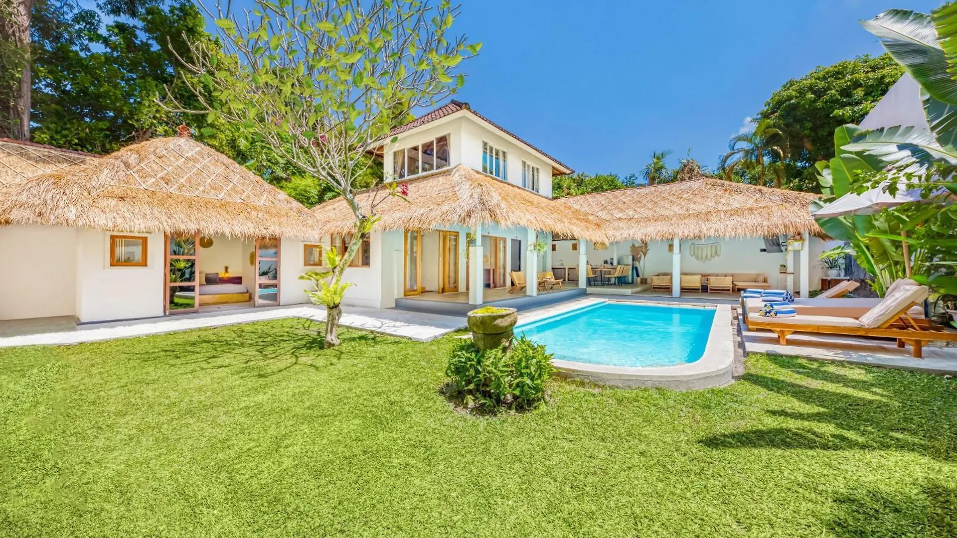 Villa Barcelona - Private 5 Bdr Villa In Seminyak, Best Location, Large Pool & Garden